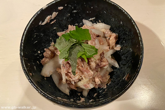 5.ちぎった大葉を散らして完成。