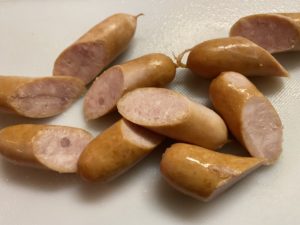 ウインナーは斜めにカット