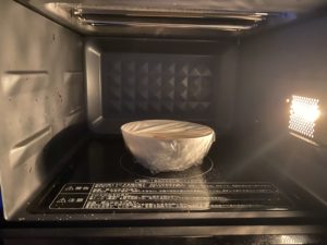 しっかりラップをして電子レンジへ